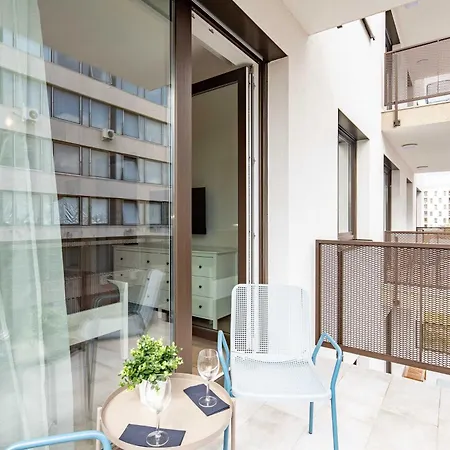 - Balcony - Urban Retreat Διαμέρισμα