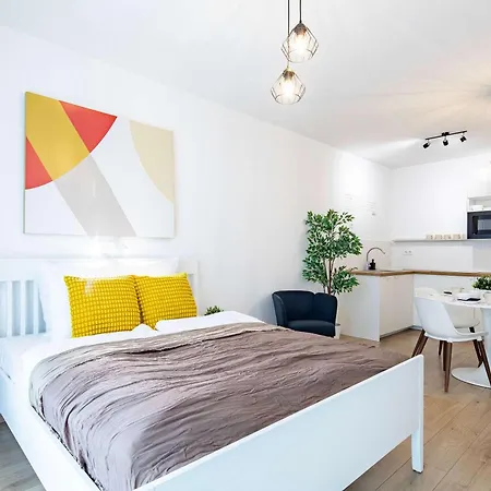 - Balcony - Urban Retreat Διαμέρισμα