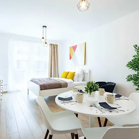 - Balcony - Urban Retreat شقة بودابست